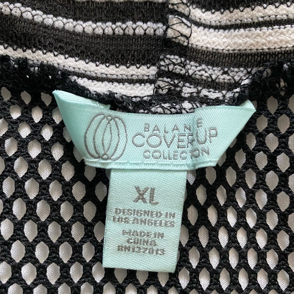 Cover up - Picture 3 of 3